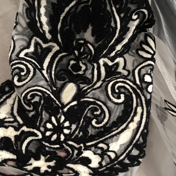 Crochet embroidered detailed Mesh Kimono Black and white Size M Swim Cover Up - Picture 5 of 9